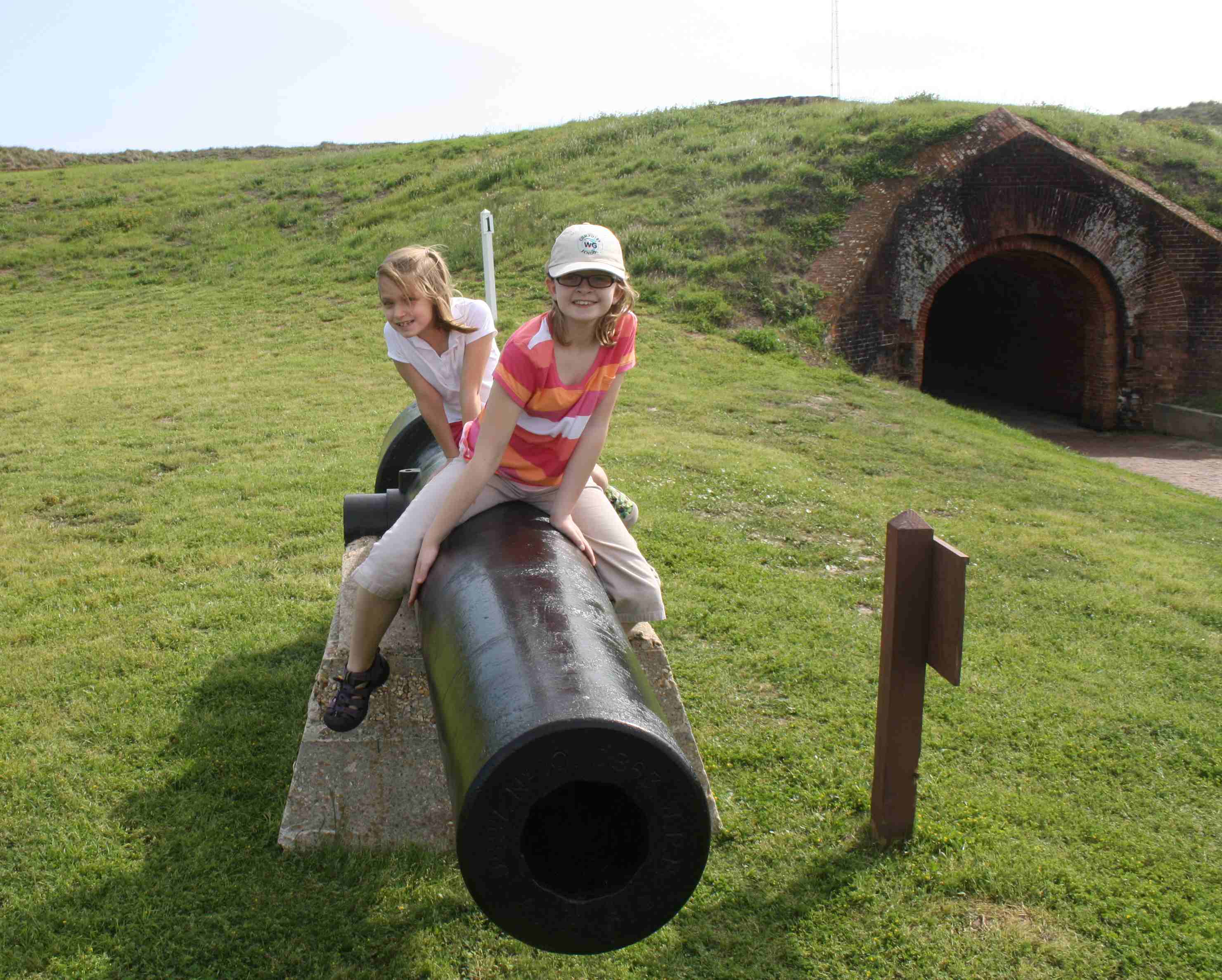 2012-03-20 Fort Morgan cannon.jpg